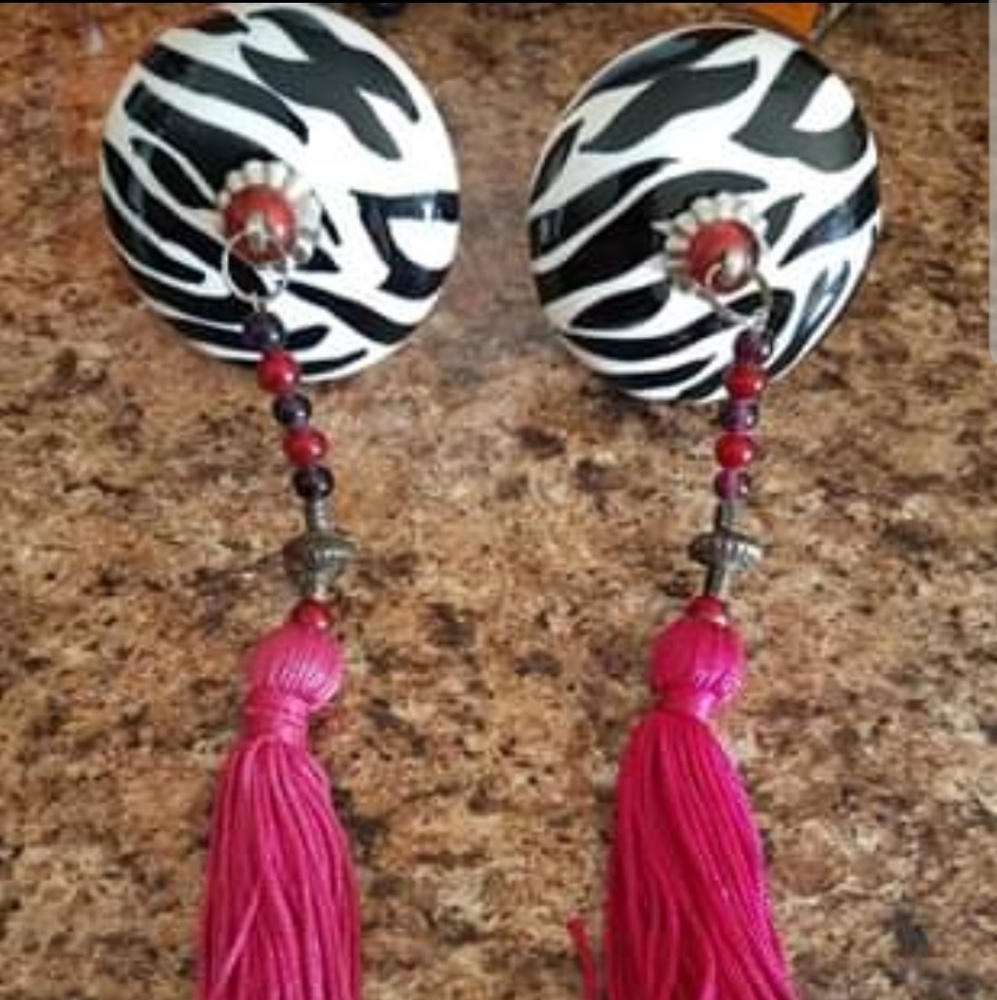 LOT OF 4 Ceramic Zebra print drawer pulls. Must see!